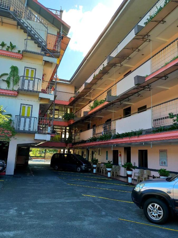 Sola Eleganza Apartelle Quezon City Exterior foto
