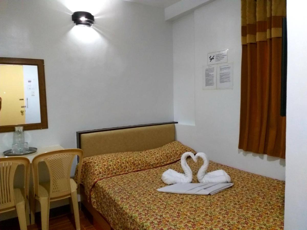 Sola Eleganza Apartelle Quezon City Exterior foto
